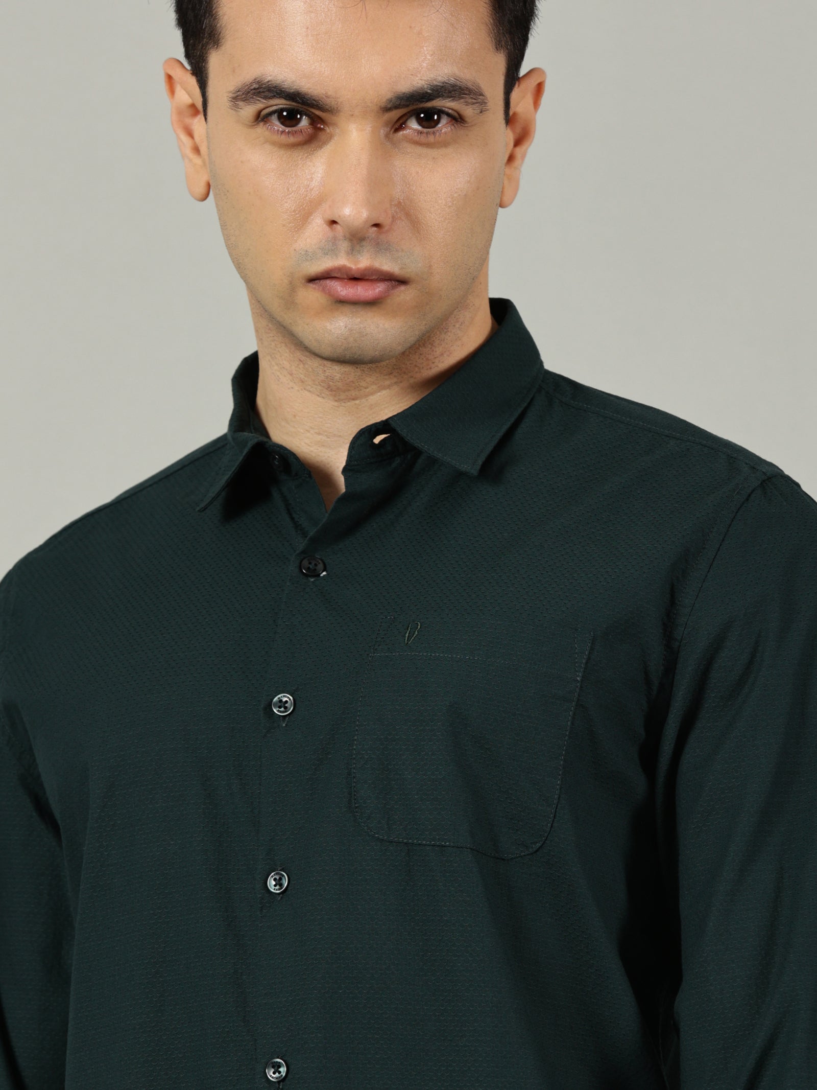 Dark Green Solid Slim Fit Casual Shirt for Men